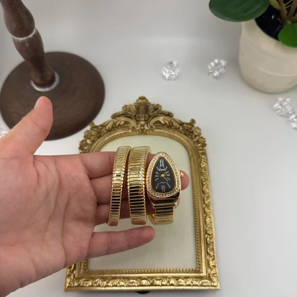 HOT ITEM – Serpenti-Inspired Gold Coil Watch – Bestseller! - Picture 16 of 17